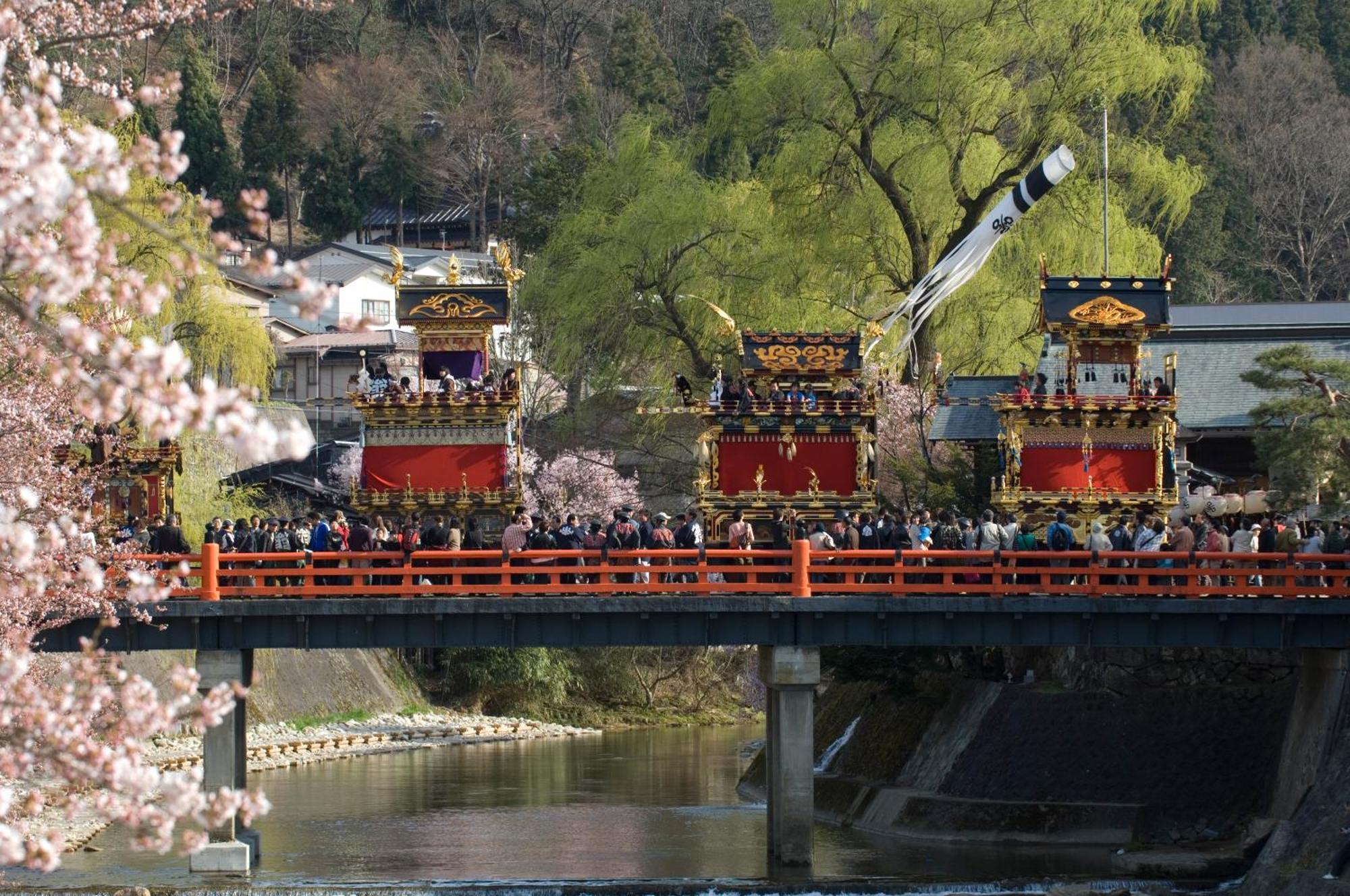 Hida Takayama Onsen Takayama Green Hotel - Keio Group Hotels - Exterior foto The festival of the shrine
