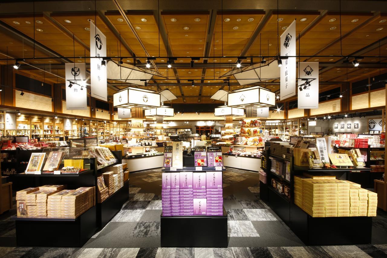Hida Takayama Onsen Takayama Green Hotel - Keio Group Hotels - Exterior foto Interior of a typical Japanese department store