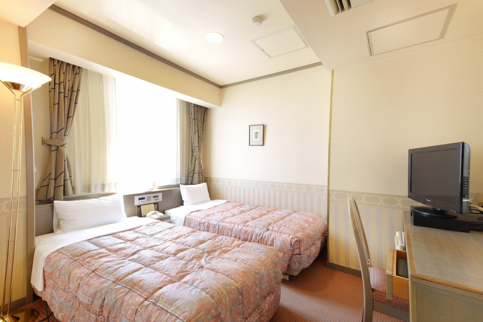 Hida Takayama Onsen Takayama Green Hotel - Keio Group Hotels - Exterior foto A room at a Japanese business hotel